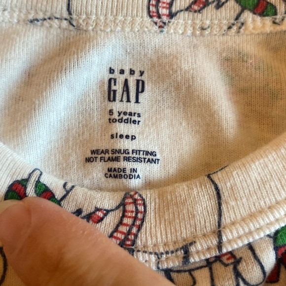 Gap size 5 Christmas pajamas bundle. Three set in great condition. - Picture 7 of 7